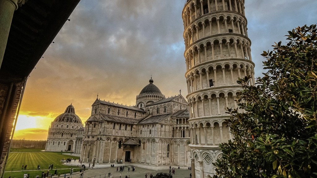Pisa’s Hidden Gem: The Best Sunset Views of the Leaning Tower of Pisa (with a&nbsp;pint!)
